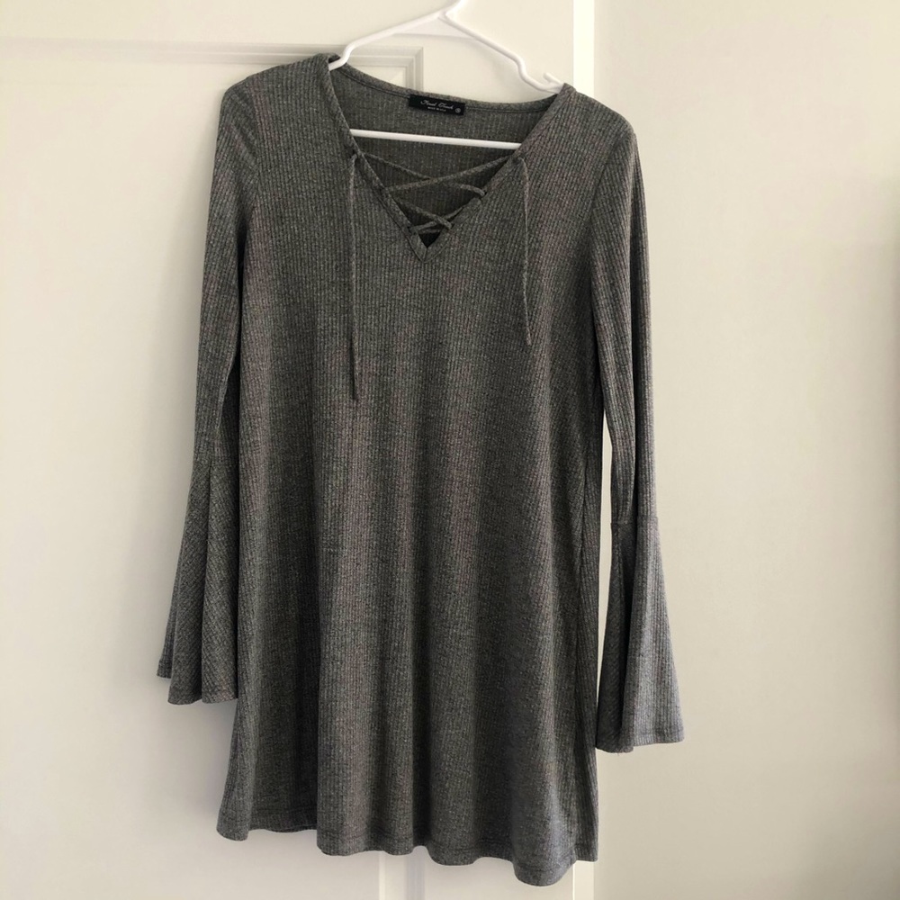 Long sleeve dress with flare sleeves